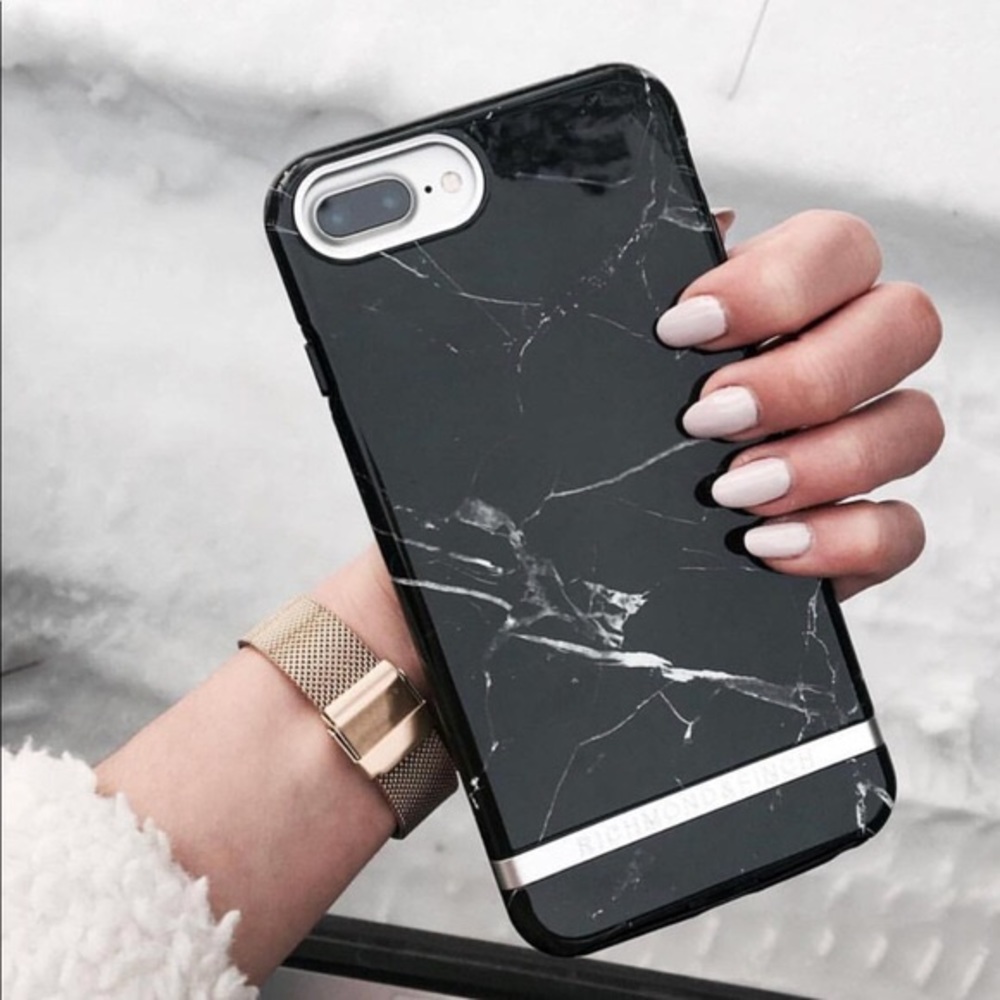 Richmond & Finch Black Marble iPhone 11 Case Black